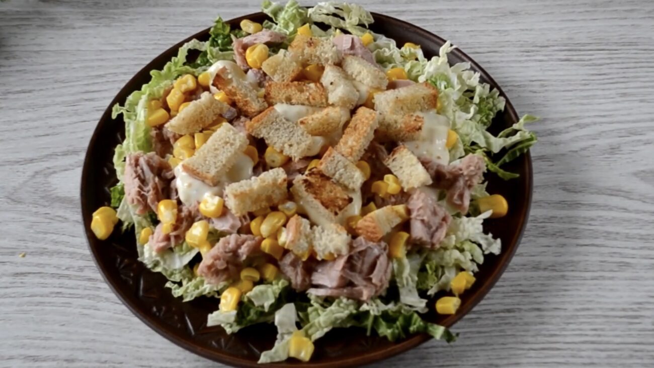 Господині розповіли рецепт швидкого салату з пекінської капусти без майонезу 