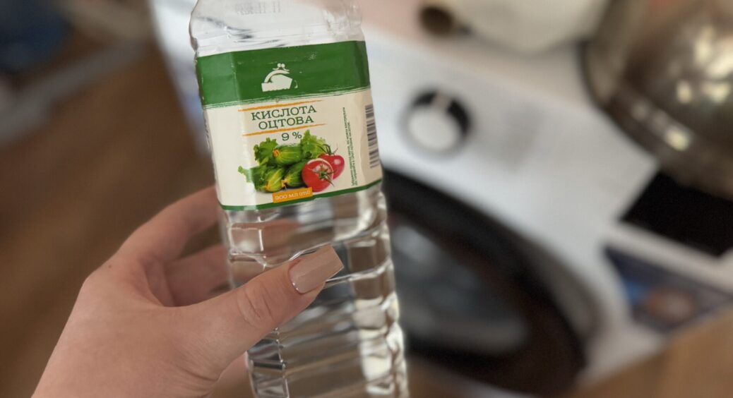 На хімію навіть не дивлюся – скуповую оцет одразу по 5 пляшок: застосовую для підлоги, вікон та прання 