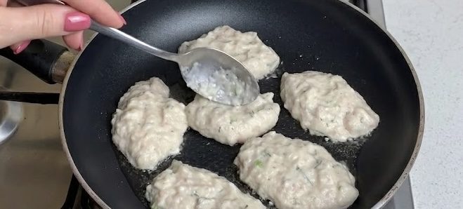 Господині розповіли рецепт ситної вечері з невеликої кількості фаршу. Фото: Добрі новини 