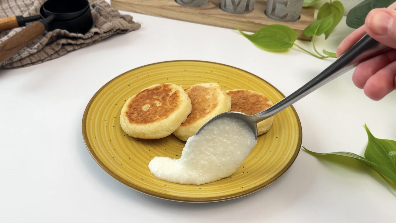 Кулінари розповіли, як приготувати ідеальні сирники, що не розвалюються. Фото: YouTube albik food 