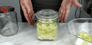 Кухарі розповіли, як приготувати квашену пекінську капусту