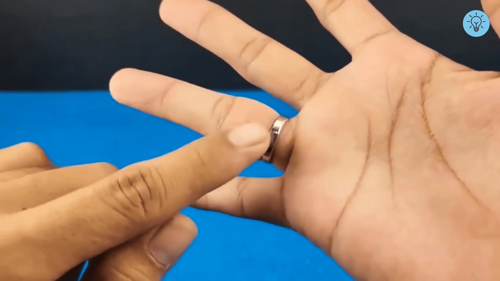 Експерти розповіли, як зняти каблучку, яка застрягла на пальці