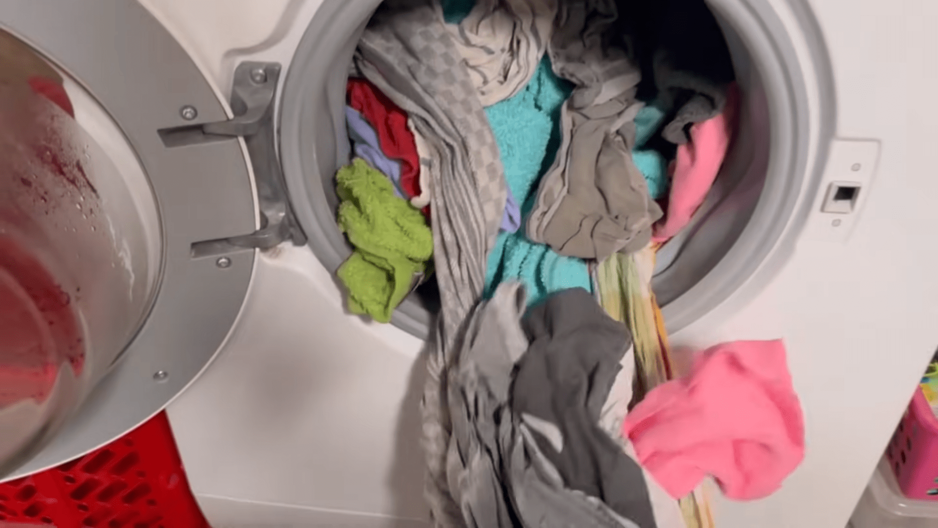 Експерти розповіли про поширені помилки під час сушіння білизни