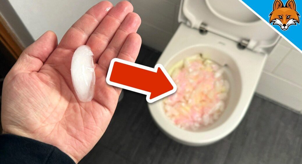 Висипала 1 лоток льоду в унітаз – і наліт зник за 30 хвилин: сантехніка сяє як нова, і запахи вивітрилися 