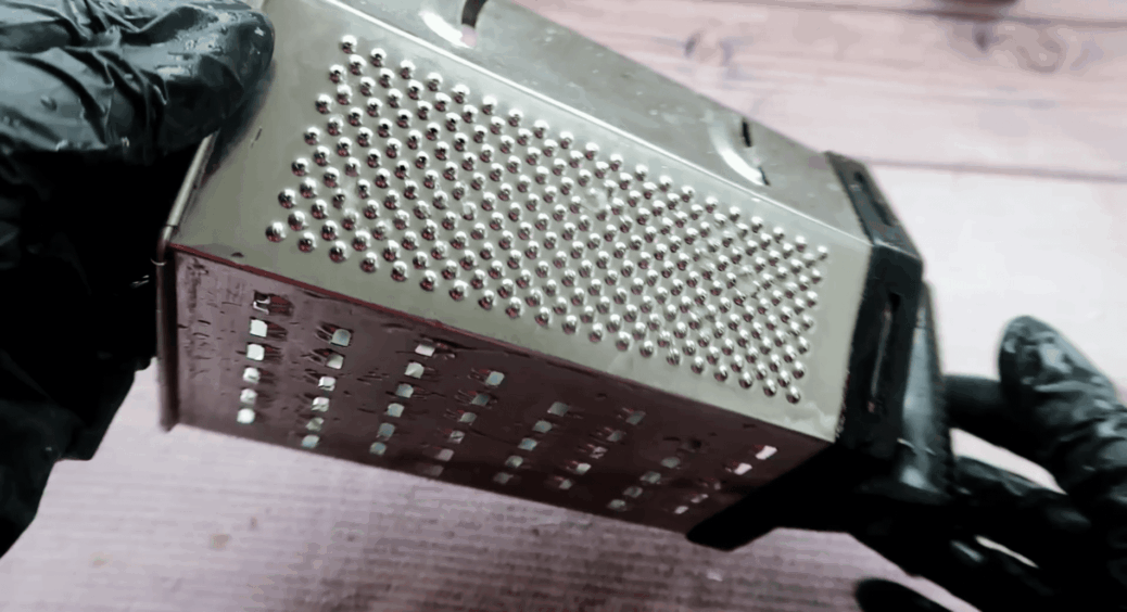 Дивилась на “колючу” сторону тертки роками й не розуміла, навіщо: виявилось, що її використовують найчастіше 