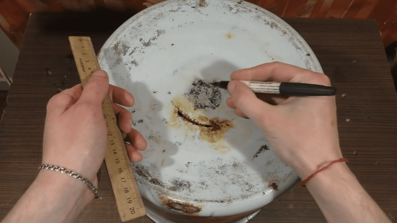 Експерти розповіли, як використати стару діряву каструлю з користю