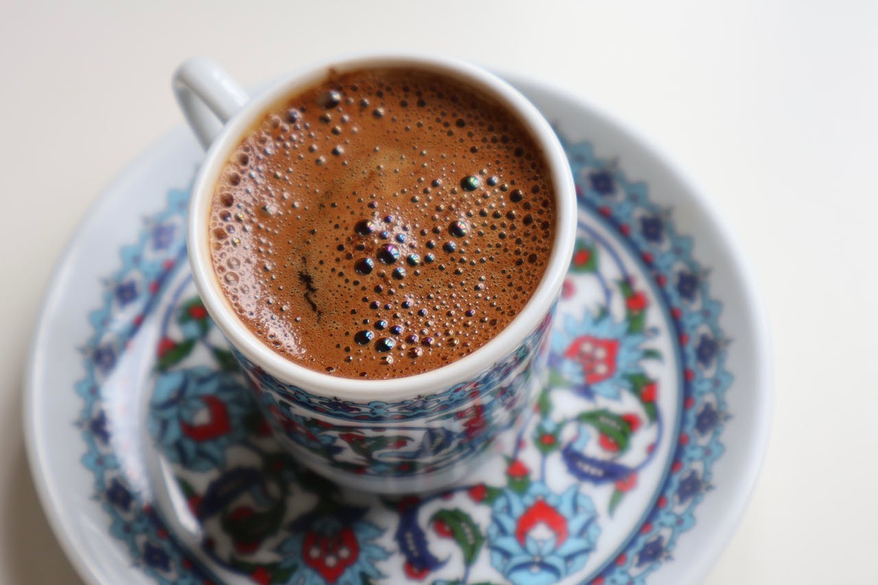 Експерти розповіли, що додати у ранкову каву, аби вона краще допомогла прокинутись