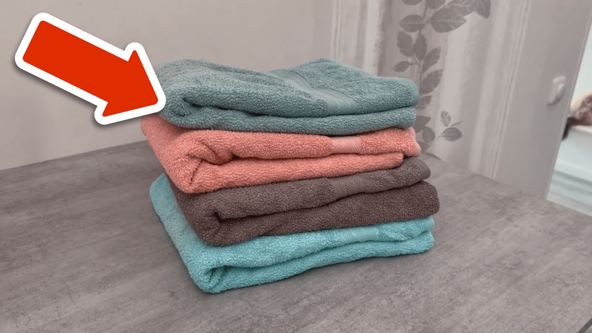 Експерти розповіли про цікаву деталь на якісному рушнику. Фото: скріншот з YouTube