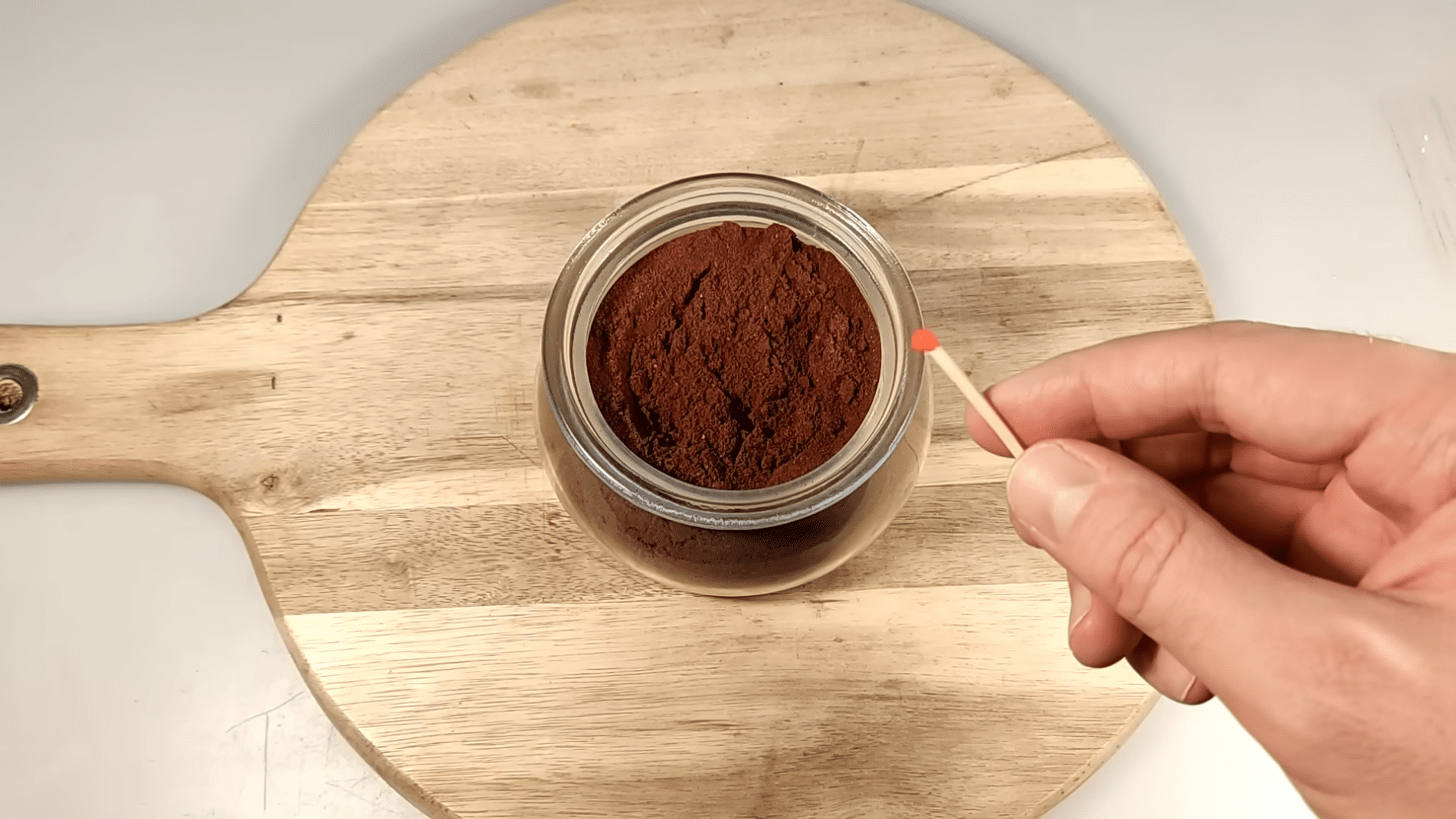 Експерти розповіли, навіщо класти сірник у кавову гущу. Фото: скріншот з YouTube