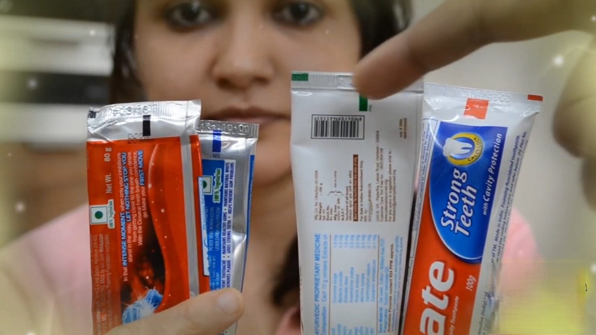 Експерти розповіли, що значать кольорові позначки на тюбиках зубної пасти	