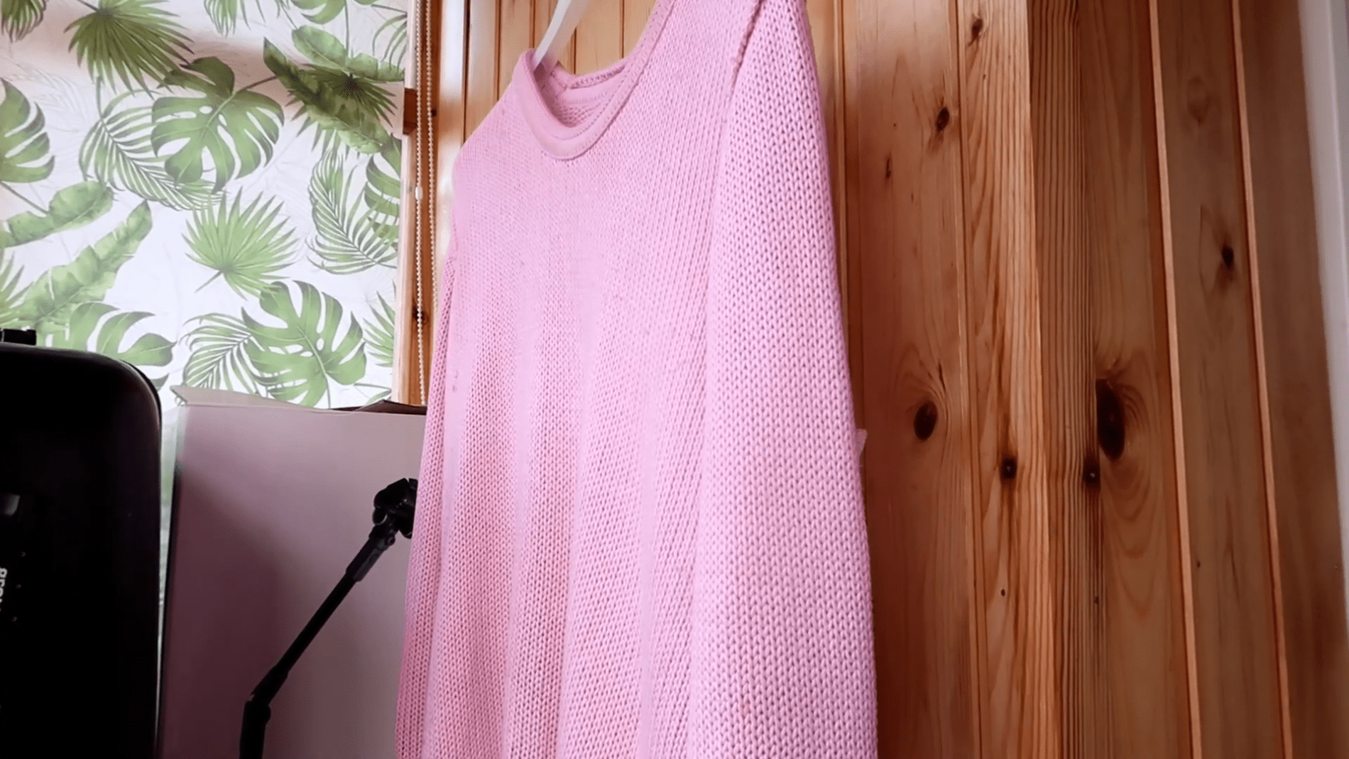 Експерти назвали простий спосіб позбутися неприємного запаху на одязі без прання