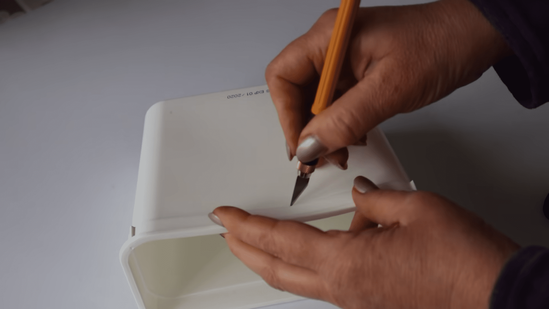 Експерти розповіли, як самостійно зробити кошик для дрібниць. Фото: Скріншот з YouTube