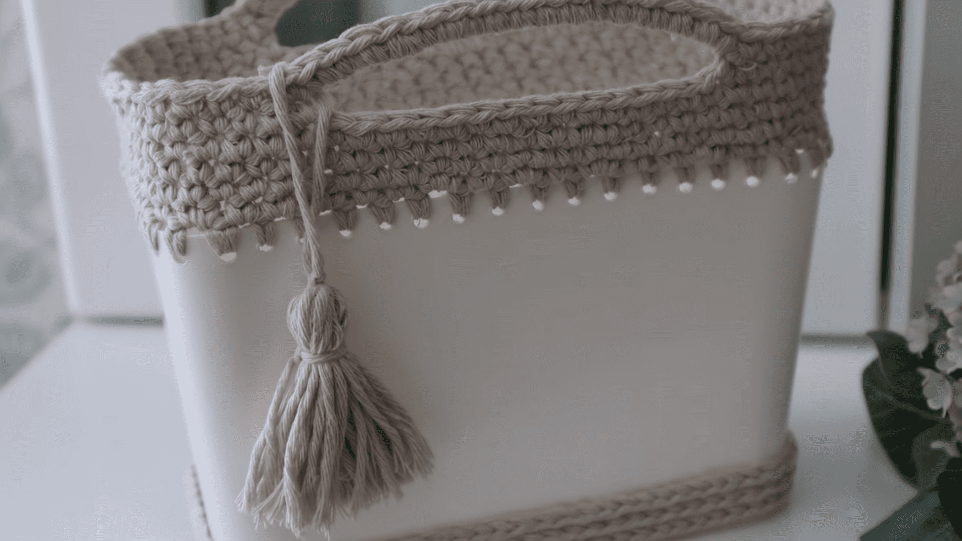 Експерти розповіли, як самостійно зробити кошик для дрібниць. Фото: Скріншот з YouTube