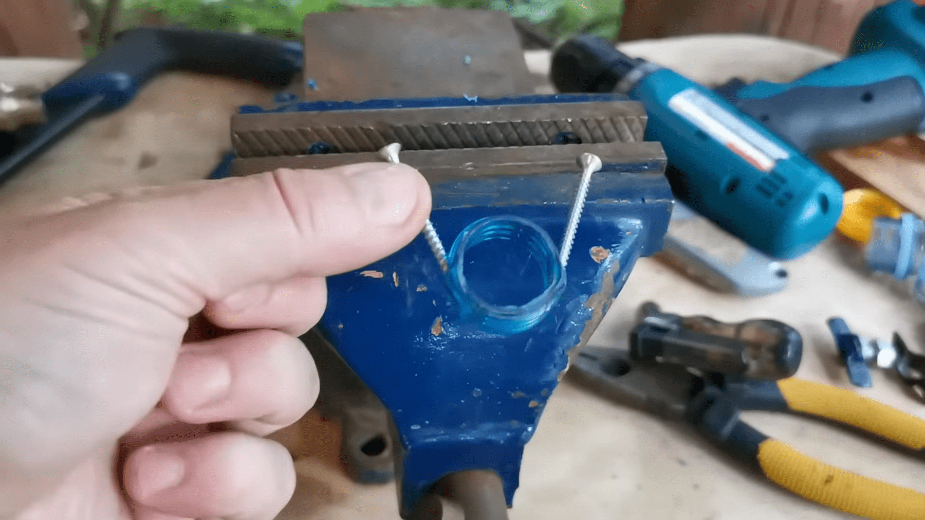 Експерти розповіли, як зробити корисні речі з пластикових пляшок