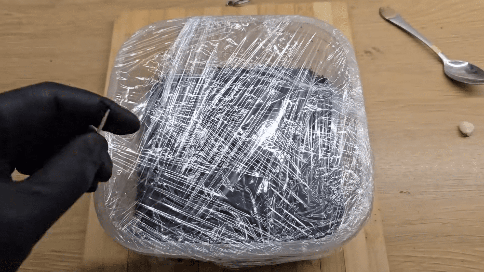 Дачники розповіли про простий спосіб виростити гриби вдома. Фото: скріншот з YouTube Дачники розповіли про простий спосіб виростити гриби вдома. Фото: скріншот з YouTube