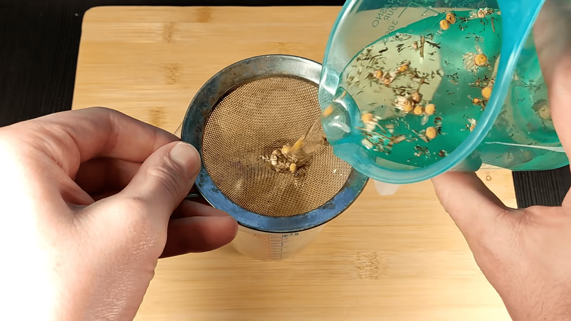 Городники розповіли про простий і ефективний спосіб посіву петрушки. Фото: Скріншот з YouTube