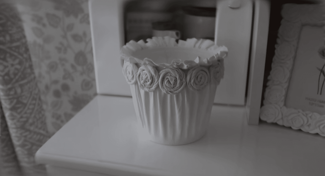 Старе простирадло й майонезні банки не викидаю – із користю для квітів: дизайнерське кашпо за 3 копійки 