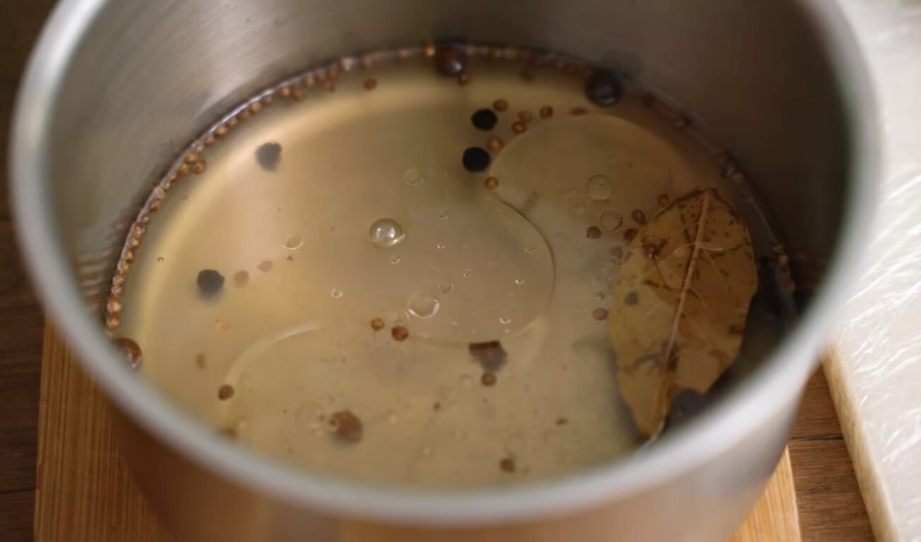 Господині поділилися рецептом смачної солоної скумбрії Господині поділилися рецептом смачної солоної скумбрії