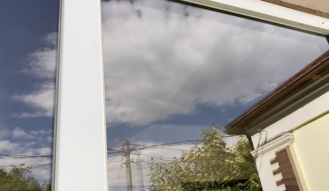 Господині розповіли, чим вимити вікна, щоб вони блищали до кінця весни 