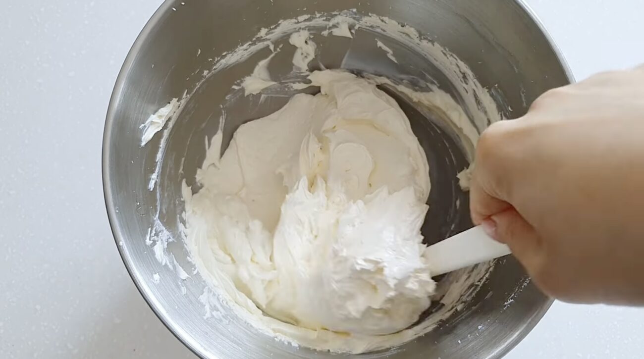Господині поділилися рецептом універсального крему для тортів 