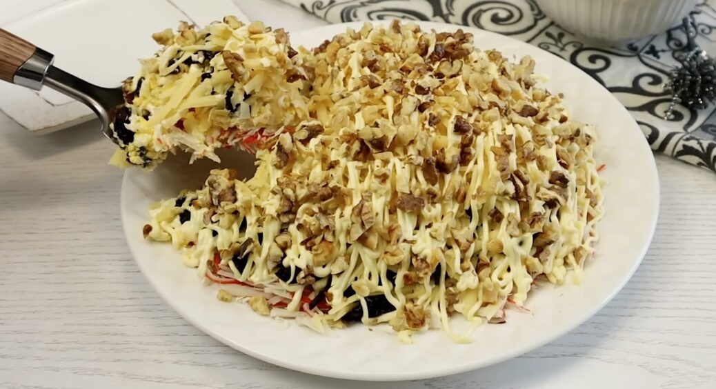 До 8 березня обовʼязково готую соковитий салат “Чорна перлина” – без нього не обходиться жодне свято 