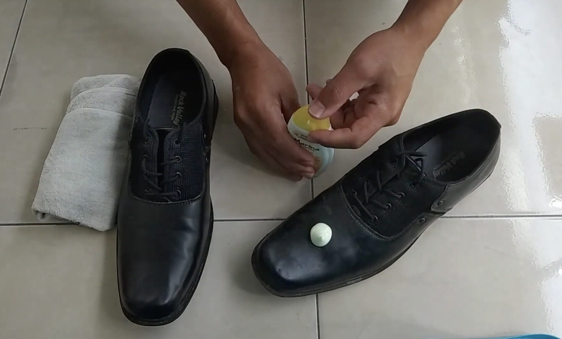 Господині розповіли, як оновити шкіряне взуття за допомогою крему для рук