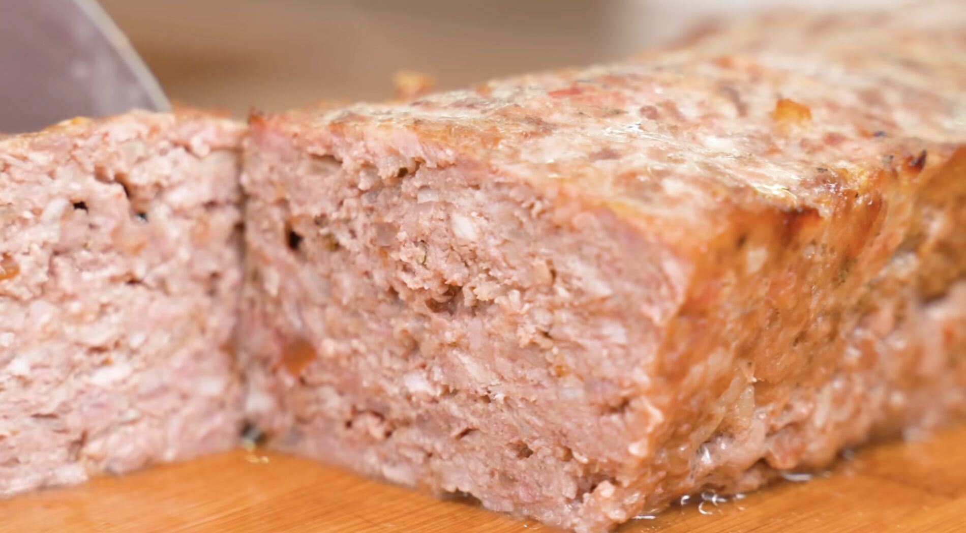 Господині поділилися рецептом соковитого мʼясного хліба