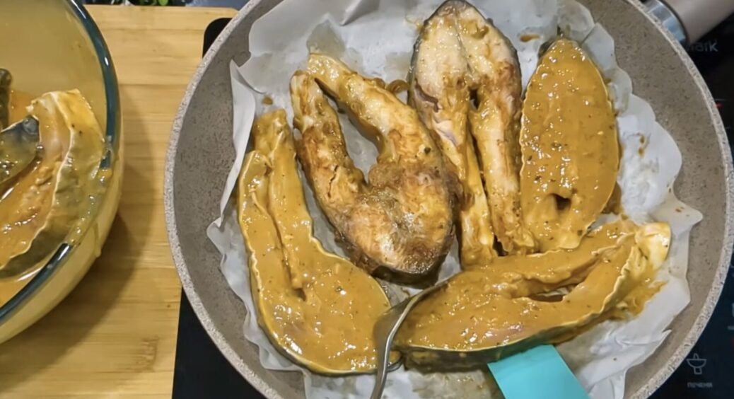 Ця дешева “приблуда” – і відбивні та риба на сковороді не горять і не димлять: чим замінити звичну олію 