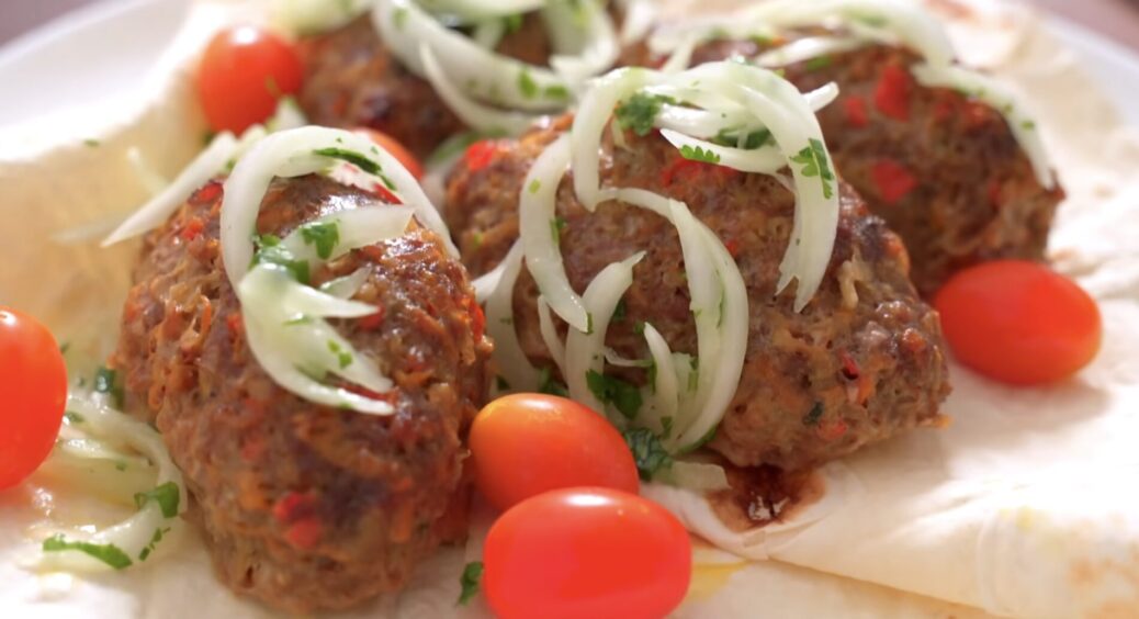 На природу чоловіка не витягнеш, тож готую цей “люля-кебаб” вдома: смак кращий, ніж у шашлика – 10 із 10 