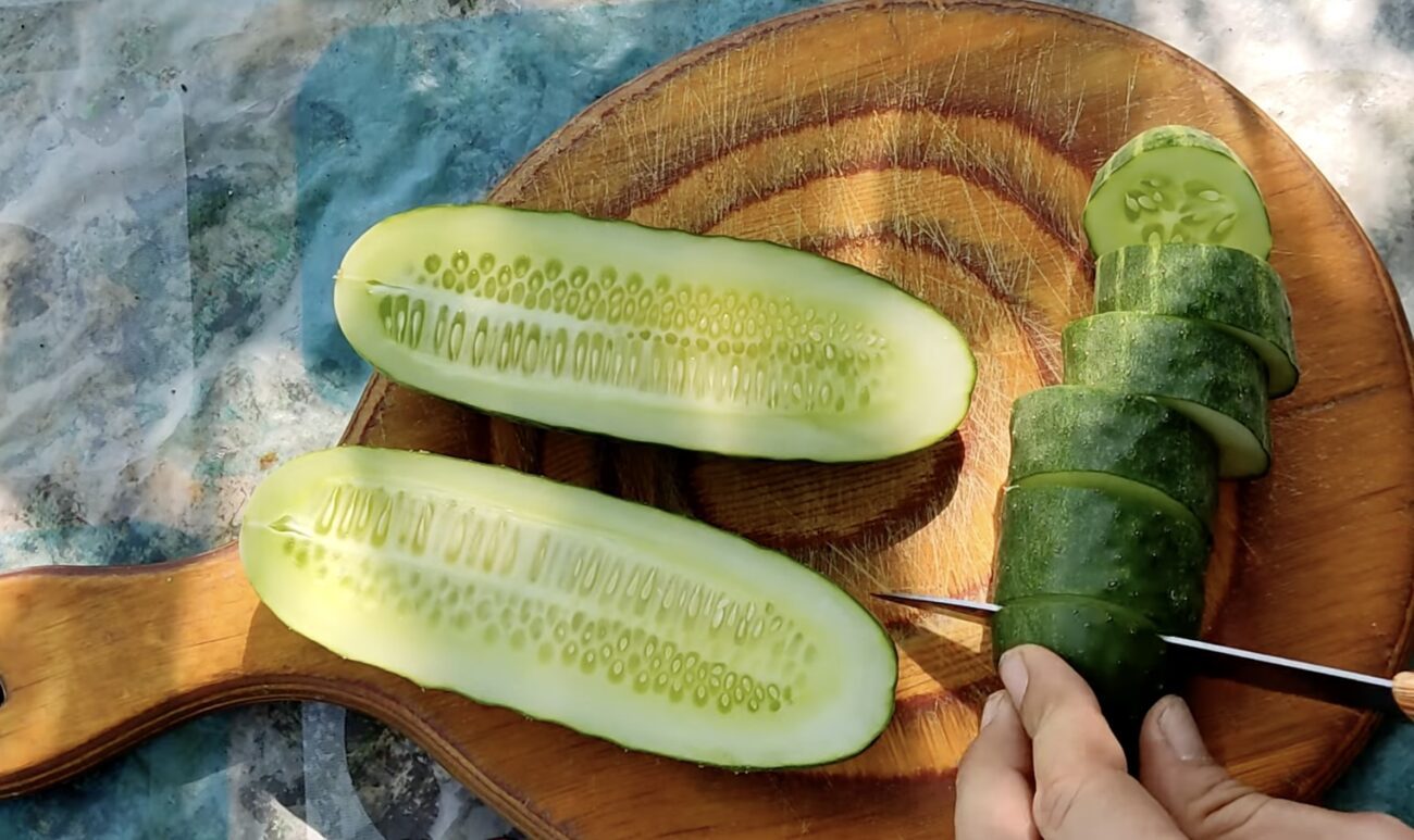 Городники порівняли два популярних гібриди огірків і назвали кращий 