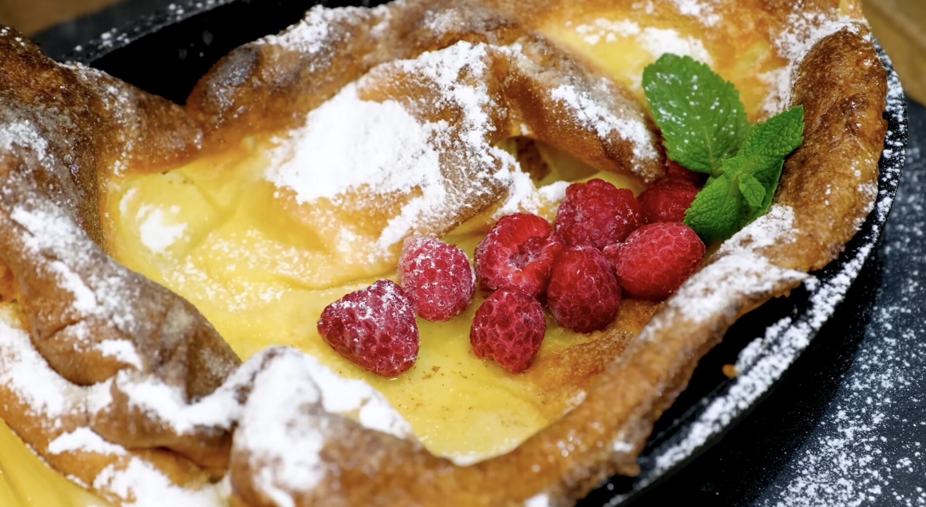 Господині поділилися рецептом популярного млинця у духовці