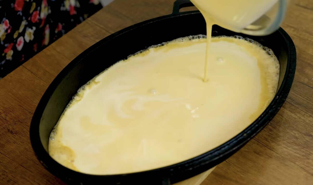 Господині поділилися рецептом популярного млинця у духовці 