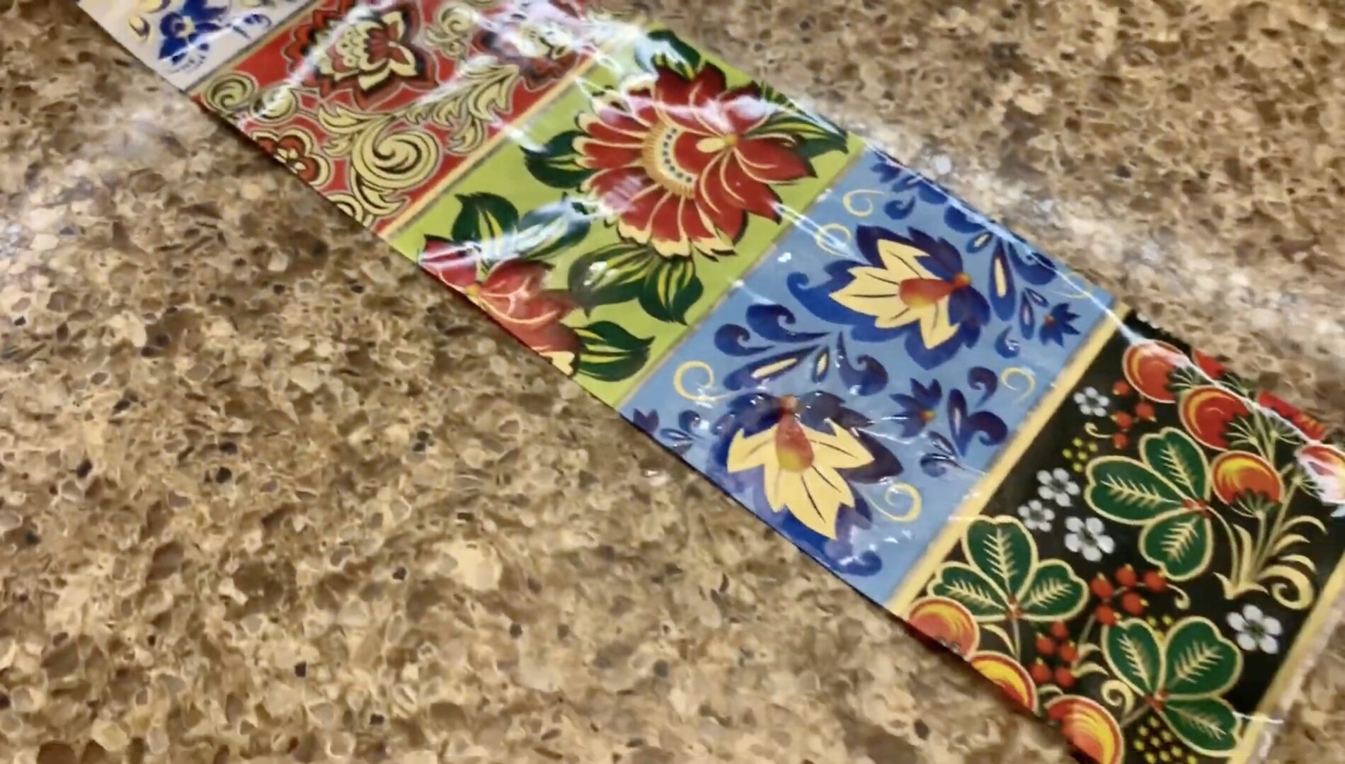 Господині розповіли, як використати наліпки для крашанок не за призначенням