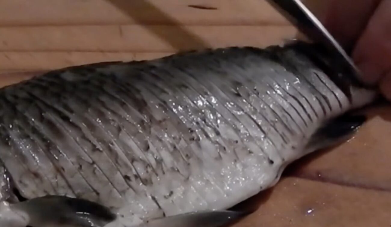 Господині розповіли, що зробити з карасями, щоб не відчувалися кісточки