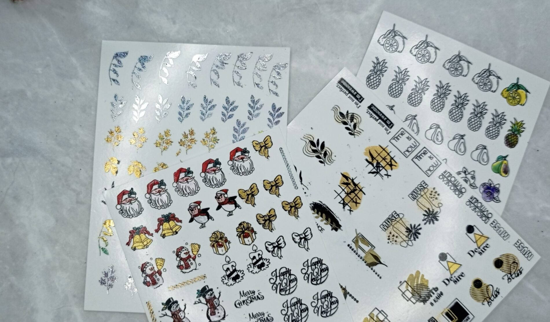 Господині розповіли, як цікаво можна використати наліпки для нігтів