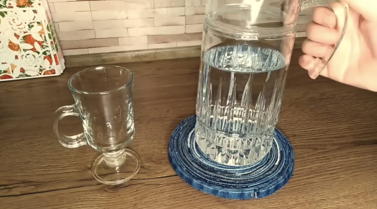 Господині знайшли геніальні способи використати старі джинси вдома. Фото: YouTube Sewing Ideas