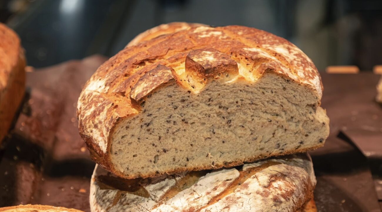 Господині розповіли, як зберігати хліб тижнями, щоб він залишався свіжим. Фото: Freepik