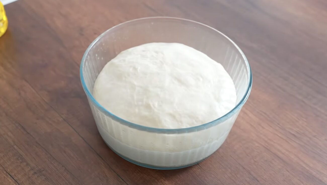 Господині поділилися рецептом домашніх пампушок з часником. Фото: YouTube Alina FooDee