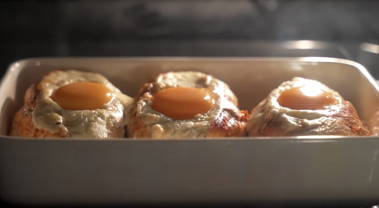 Кулінари поділилися рецептом курячого філе по-аджарськи. Фото: YouTube Alina FooDee