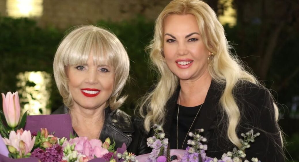 “Поховала чотирьох рідних братів і сестру”: Камалія на кладовищі розповіла про важкі сімейні втрати 