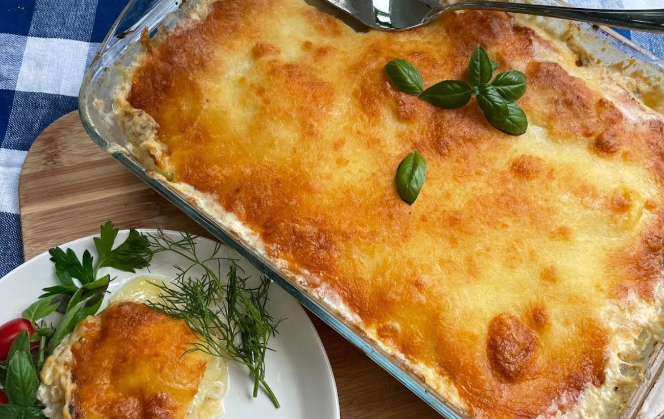 Як приготувати смачну картопляну запіканку з яйцями. Фото: YouTube Смаколики Юлі