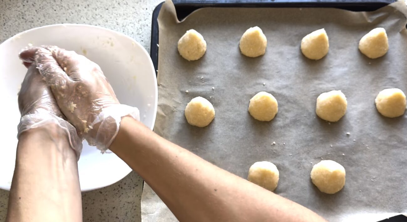 Господині поділилися рецептом печива з трьох інгредієнтів без борошна і масла. Фото: YouTube Марі готує