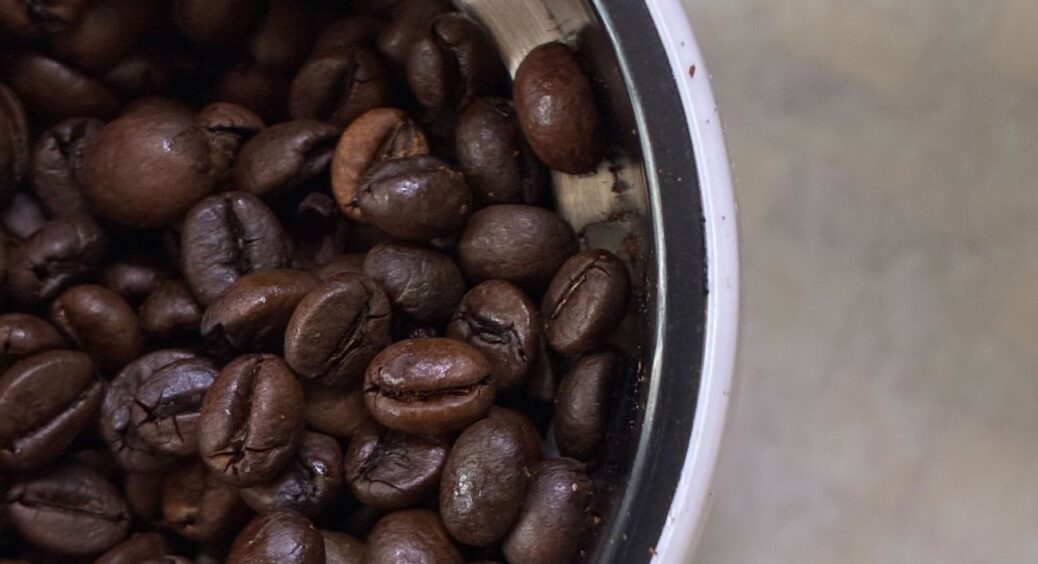 Тонке мистецтво: 1 перевірений лайфхак, як зварити смачну каву в турці, як у Туреччині 