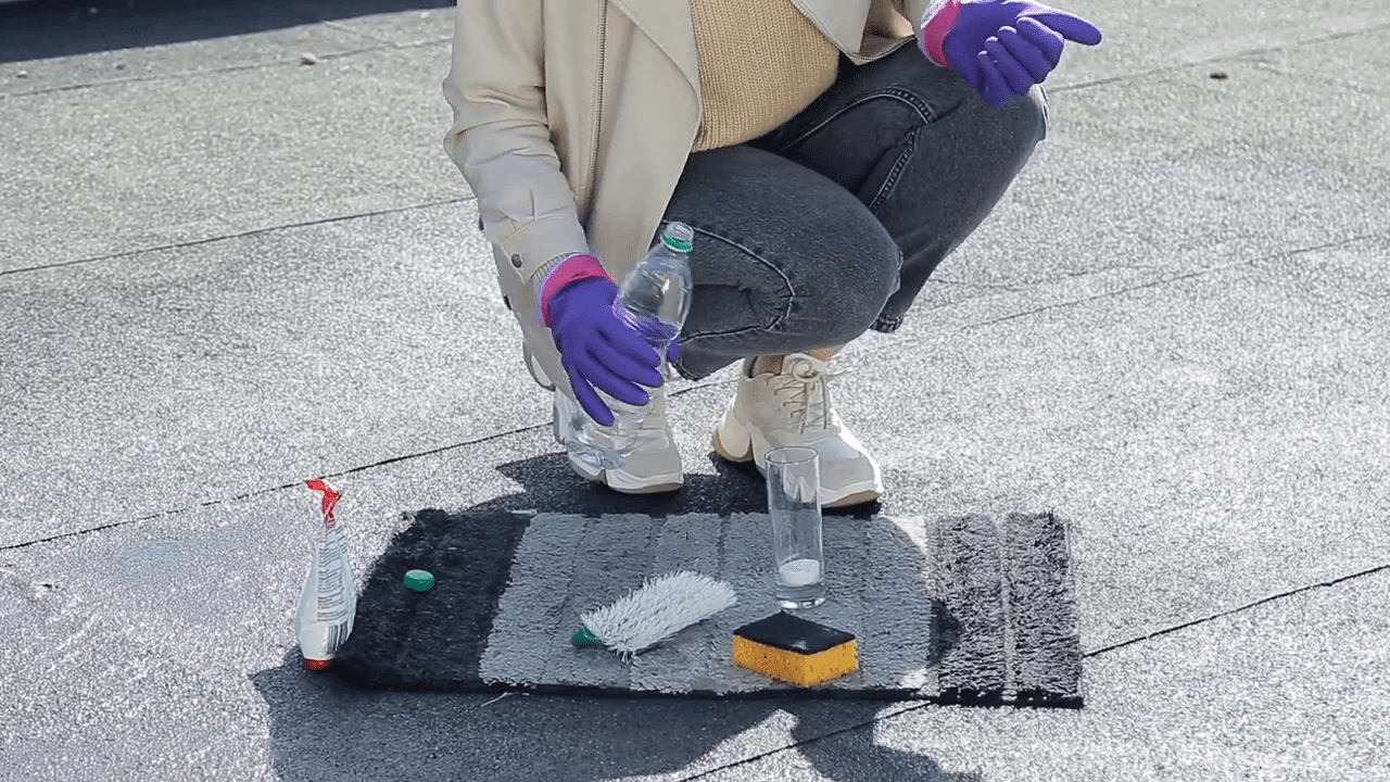 Експерти розповіли, як почистити килим в домашніх умовах. Фото: YouTube 36i6 TV