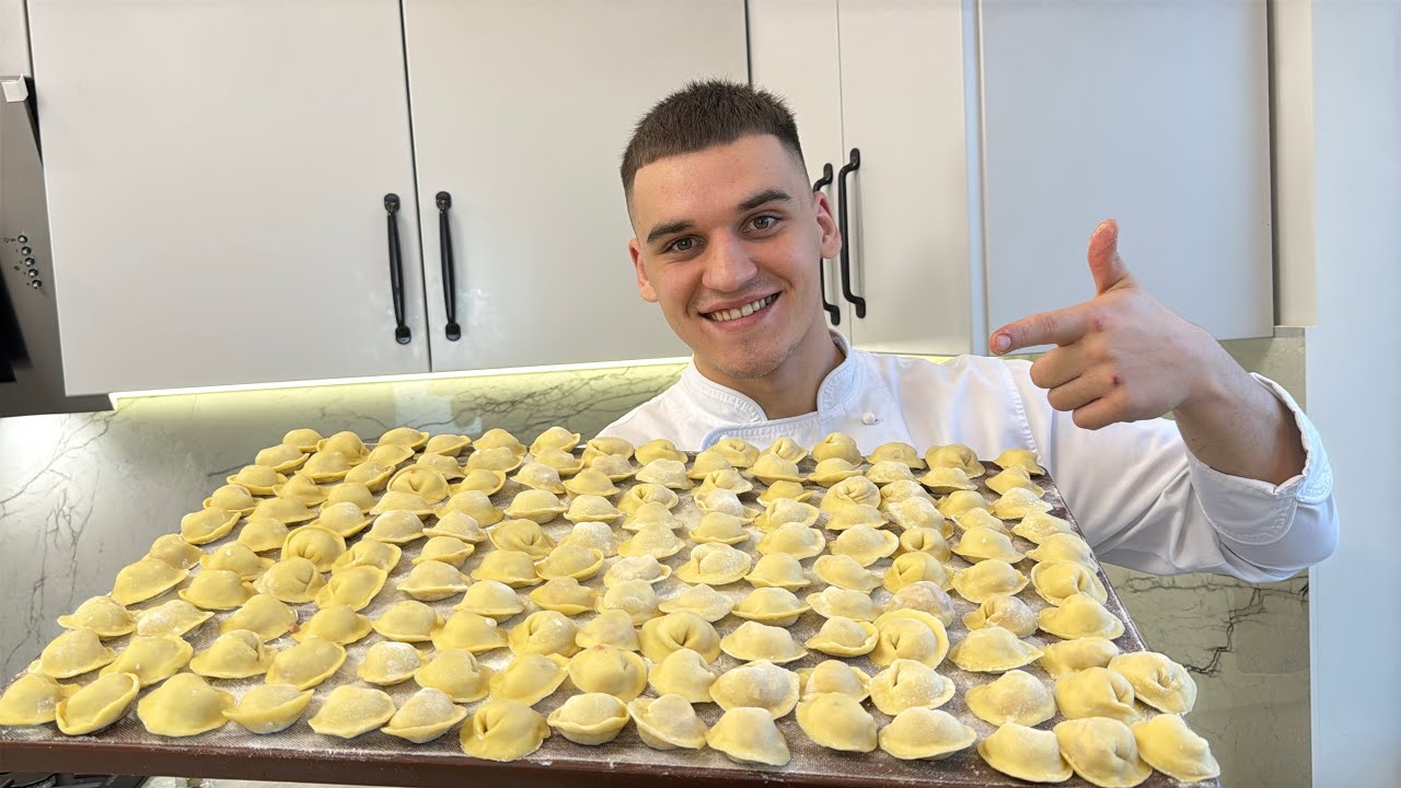 Експерти розповіли, як правильно варити пельмені, аби вони не розварювались. Фото: YouTube Іван Янюк 