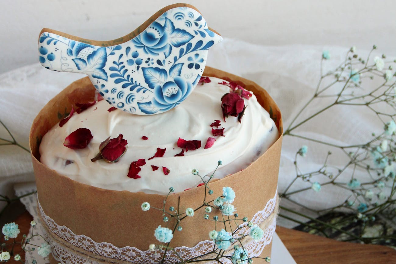 Кондитери розповіли, як самотужки зробити форми для пасок. Фото: Pexels