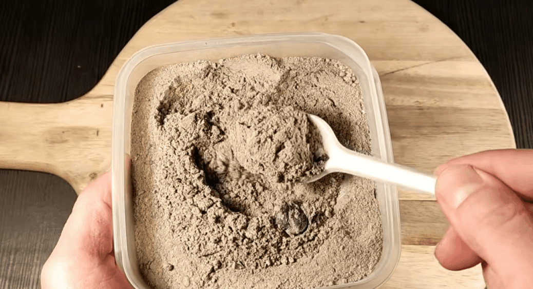 “Що буде, якщо додати це в попіл?” — подумала я. Результат шокував: 1 інгредієнт — і добриво стало супер 