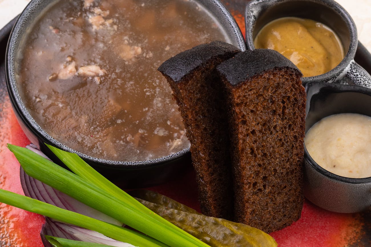 Кулінари поділились рецептом домашнього сальтисону. Фото: Pexels