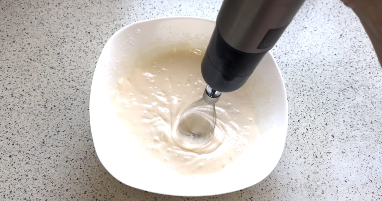 Господині поділилися рецептом печива з трьох інгредієнтів без борошна і масла. Фото: YouTube Марі готує