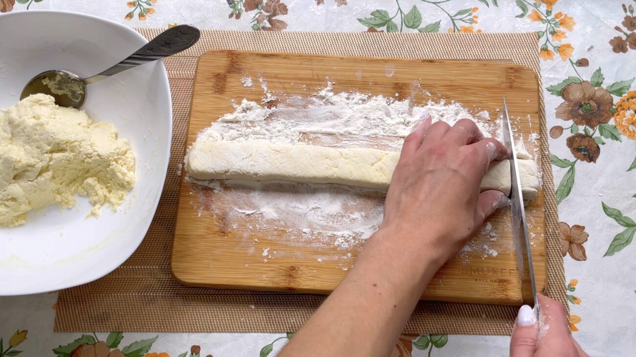 Господині поділилися рецептом ніжних лінивих вареників. Фото: YouTube Марі готує